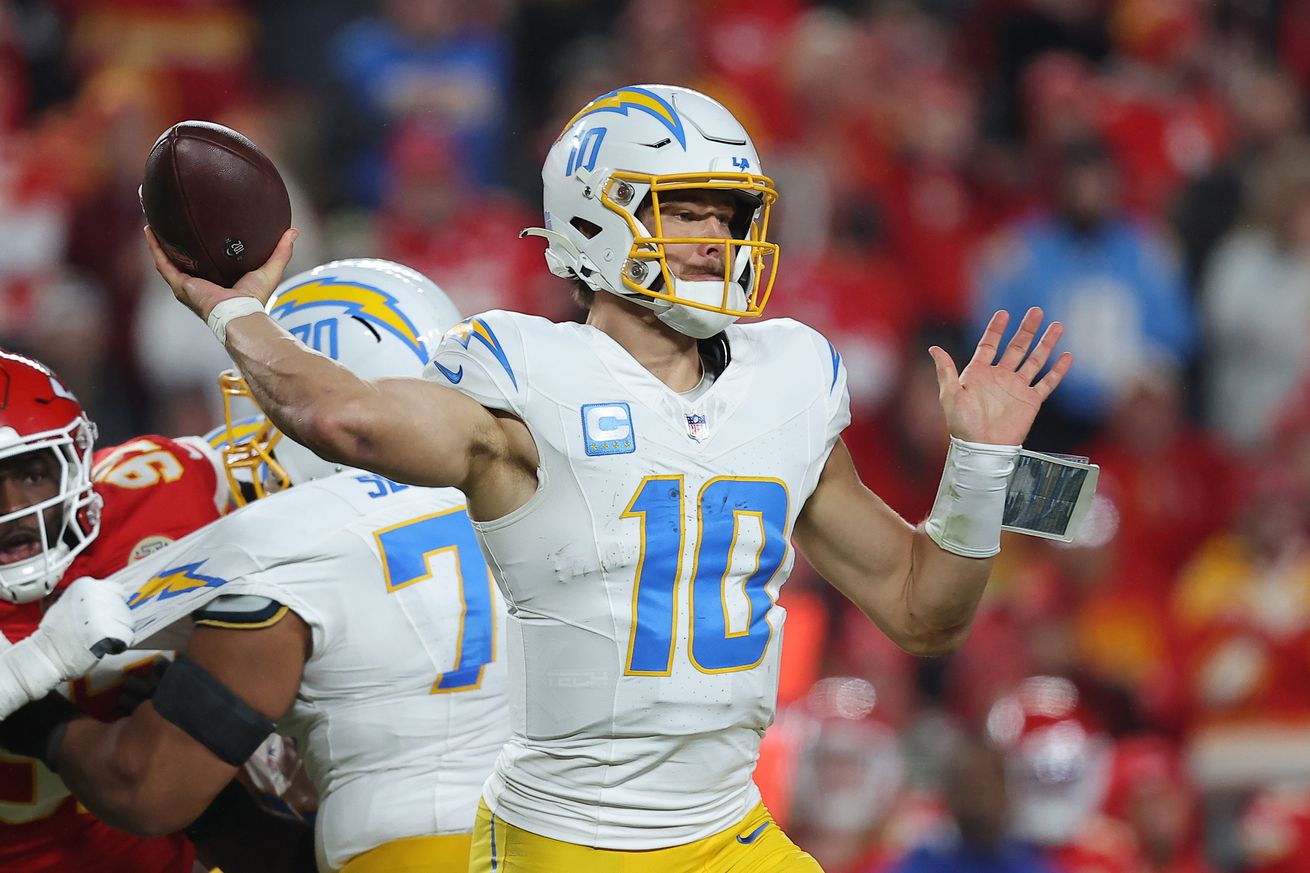 Los Angeles Chargers v Kansas City Chiefs